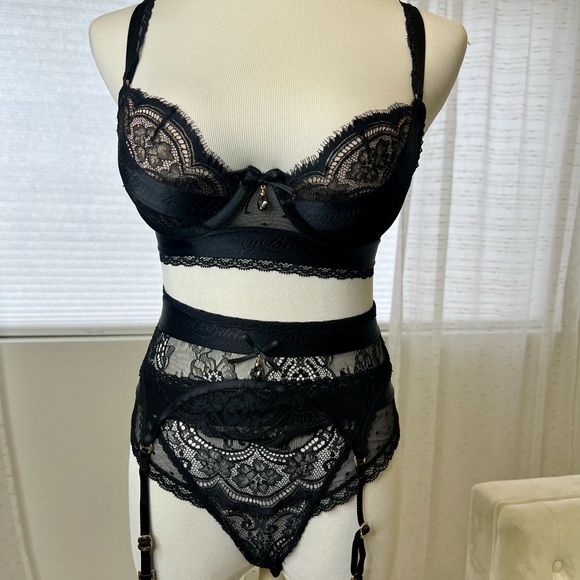 Honey Birdette Other - Honey Birdette 3pc Black Bra Garter Panty Lace Set 30D Small S